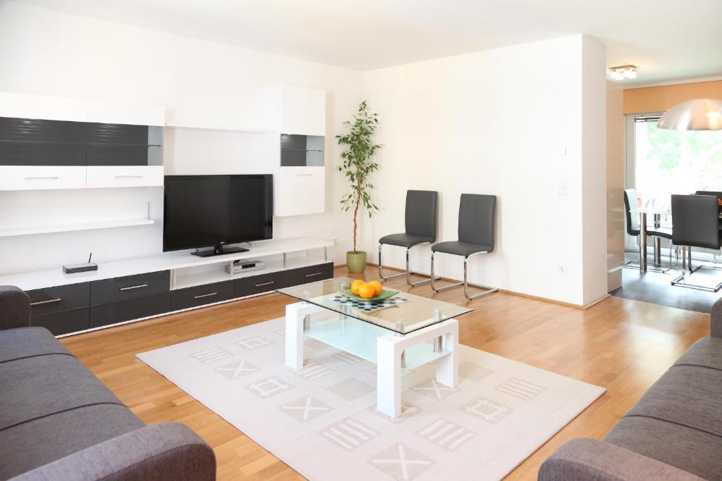 3 Rooms Sunny Apartments-Schoenbrunn, 100M2 With Balcony Wien Værelse billede